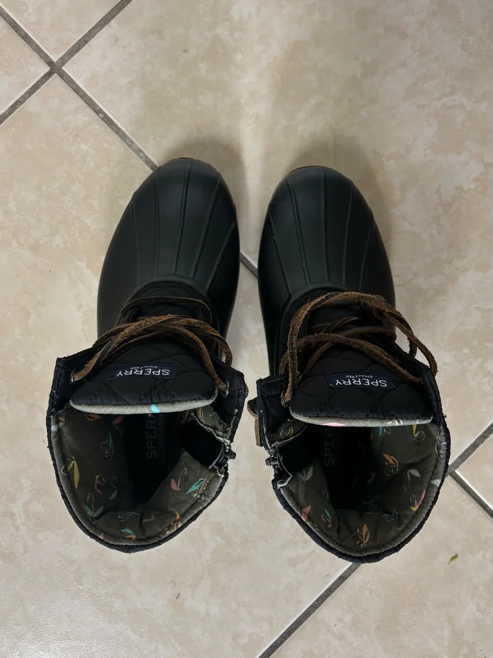 Women’s Sperry Black Quilted Lace-Up Duck Boots Size 7.5